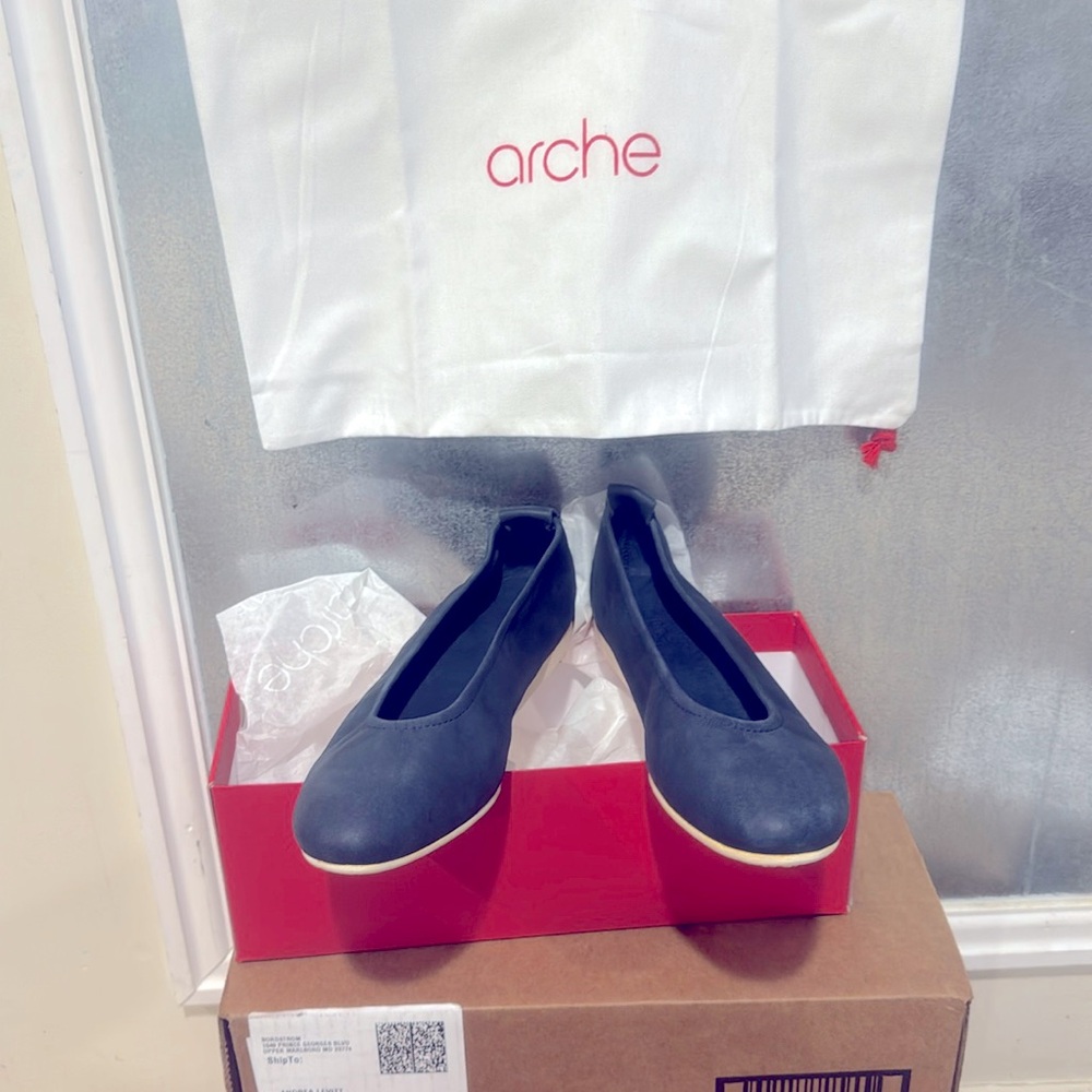 Arche Women's Navy Ballet Flats- never worn